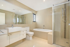 Arkaba Wing Apartment main bathroom with quality fittings